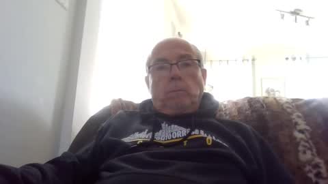 Snapshot of bernard1102 chatting on October 9, 2025, 5:00 pm bernard1102 online show from October 9, 2025, 5:00 pm