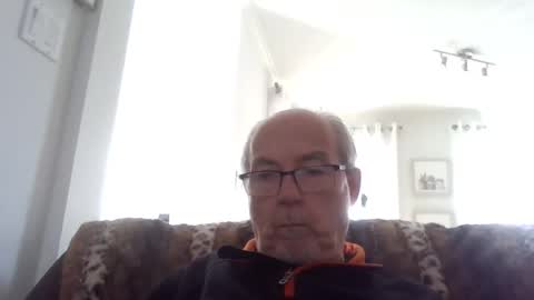 Snapshot of bernard1102 chatting on October 19, 2025, 6:19 pm bernard1102 online show from October 19, 2025, 6:19 pm