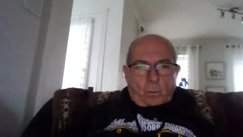 Snapshot of bernard1102 chatting on October 28, 2025, 12:30 pm bernard1102 online show from October 28, 2025, 12:30 pm