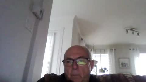 Snapshot of bernard1102 chatting on October 31, 2025, 6:42 pm bernard1102 online show from October 31, 2025, 6:42 pm