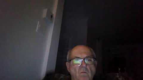 Snapshot of bernard1102 chatting on November 14, 2025, 12:42 am bernard1102 online show from November 14, 2025, 12:42 am