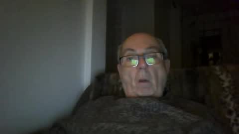 Snapshot of bernard1102 chatting on November 16, 2025, 1:22 am bernard1102 online show from November 16, 2025, 1:22 am