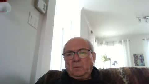 Snapshot of bernard1102 chatting on November 19, 2025, 1:33 pm bernard1102 online show from November 19, 2025, 1:33 pm