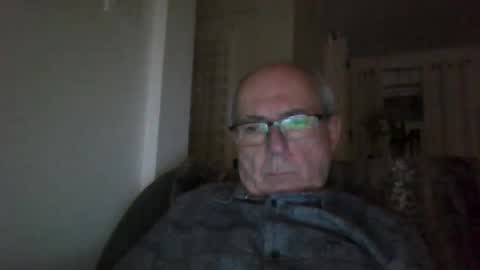 Snapshot of bernard1102 chatting on November 30, 2025, 4:38 am bernard1102 online show from November 30, 2025, 4:38 am