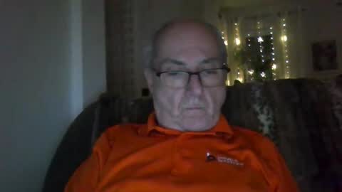 Snapshot of bernard1102 chatting on December 2, 2025, 1:33 am bernard1102 online show from December 2, 2025, 1:33 am