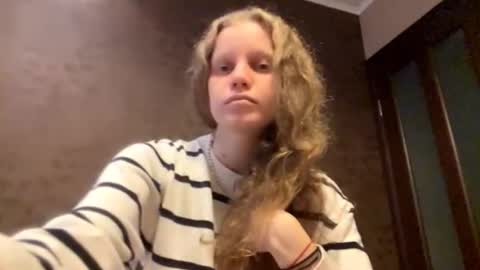 Snapshot of berniecemontell chatting on October 21, 2025, 11:33 am Sophia online show from October 21, 2025, 11:33 am