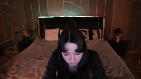 Violette online show from November 21, 2025, 3:22 pm