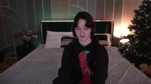 Violette online show from December 14, 2025, 2:00 pm