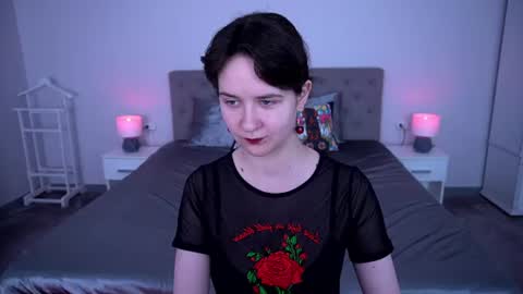 Violette online show from June 9, 2026, 1:12 pm