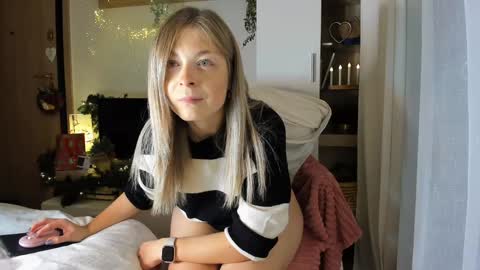 Snapshot of bestgirl_ofthe_neighborhood chatting on January 2, 2025, 6:45 pm Vicky   online show from January 2, 2025, 6:45 pm