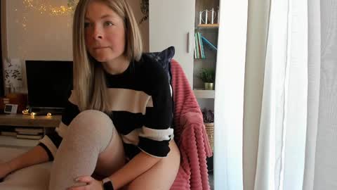 Snapshot of bestgirl_ofthe_neighborhood chatting on January 20, 2025, 8:41 am Vicky   online show from January 20, 2025, 8:41 am