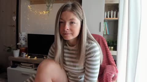 Snapshot of bestgirl_ofthe_neighborhood chatting on January 24, 2025, 8:55 am Vicky   online show from January 24, 2025, 8:55 am