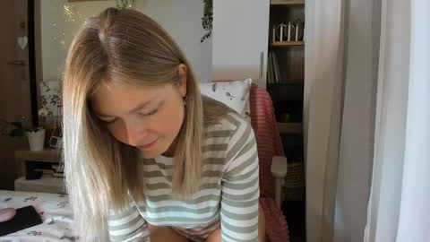 Snapshot of bestgirl_ofthe_neighborhood chatting on January 24, 2025, 7:07 pm Vicky   online show from January 24, 2025, 7:07 pm