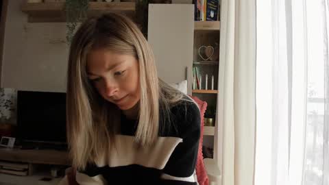 Snapshot of bestgirl_ofthe_neighborhood chatting on February 3, 2025, 8:57 am Vicky   online show from February 3, 2025, 8:57 am