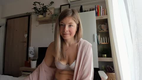 Snapshot of bestgirl_ofthe_neighborhood chatting on October 27, 2025, 8:29 am Vicky online show from October 27, 2025, 8:29 am