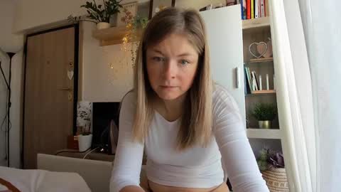 Snapshot of bestgirl_ofthe_neighborhood chatting on December 2, 2025, 7:47 am Vicky online show from December 2, 2025, 7:47 am