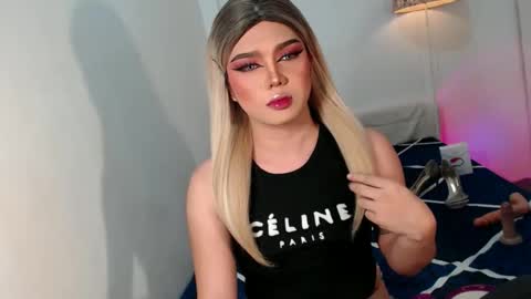 bestgirljulia online show from November 19, 2025, 1:27 am