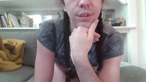 GG online show from November 4, 2025, 5:23 pm