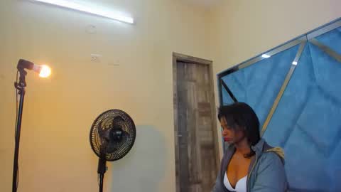 Snapshot of betany_grey chatting on February 9, 2026, 3:43 am Betaby grey online show from February 9, 2026, 3:43 am