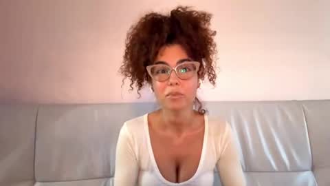 Snapshot of bethelvantassell chatting on April 7, 2026, 4:18 pm Bella online show from April 7, 2026, 4:18 pm