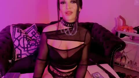 Snapshot of bettybishop chatting on February 14, 2025, 4:37 am NatashaxoBangs online show from February 14, 2025, 4:37 am
