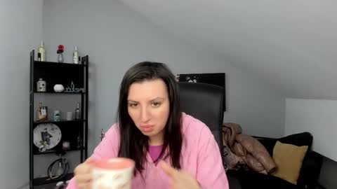 bettyjamess online show from November 28, 2025, 5:32 am