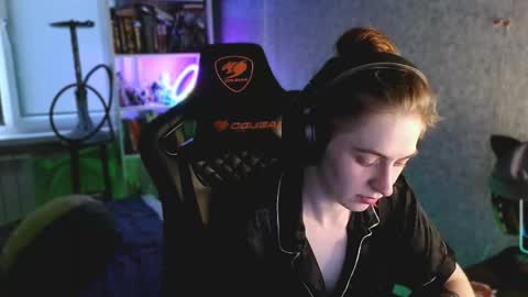 beverly_yay online show from April 18, 2026, 5:17 pm