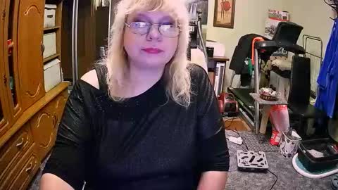 BeverlyCynia online show from September 27, 2025, 3:39 pm