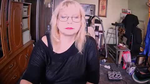 BeverlyCynia online show from September 29, 2025, 11:15 am