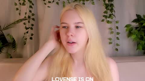 Eliz online show from November 11, 2025, 1:38 am