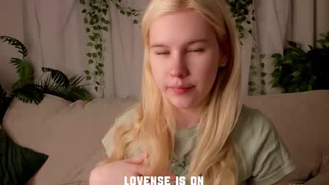 Eliz online show from November 20, 2025, 1:39 am