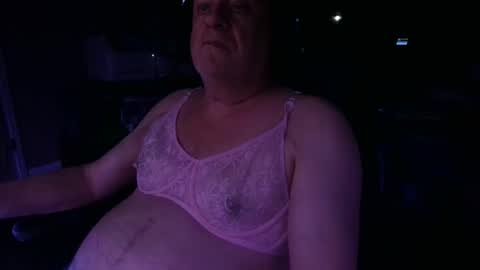 Snapshot of bi_chubby_sub61 chatting on April 19, 2026, 4:01 am Redmoon online show from April 19, 2026, 4:01 am