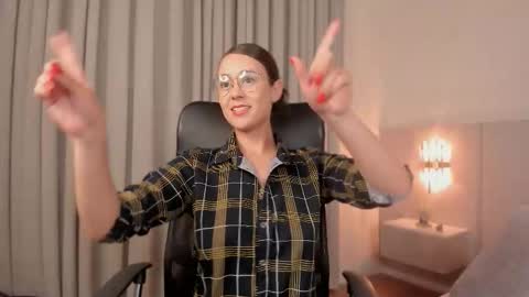 Bian  online show from November 27, 2025, 3:52 am