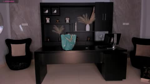 Bianca Pierce online show from December 21, 2025, 12:01 pm