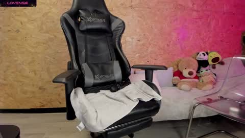 Biancastrong.. IGThebiancastrong online show from March 6, 2025, 8:30 am