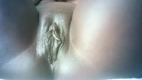 pretty online show from February 22, 2025, 10:40 am