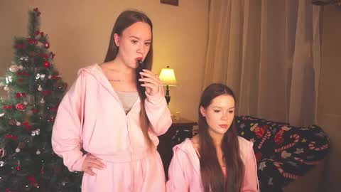 Lisa and Alice online show from December 1, 2025, 2:00 pm