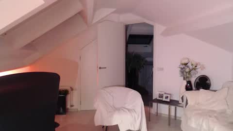 Snapshot of bickel chatting on November 9, 2025, 5:50 am Bickel online show from November 9, 2025, 5:50 am