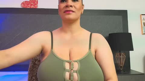 Snapshot of big_tits_in_your_face chatting on December 28, 2024, 7:54 pm Tell me Sophia  online show from December 28, 2024, 7:54 pm