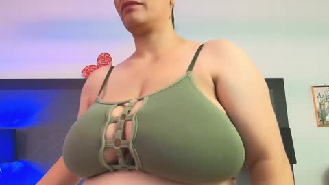 Snapshot of big_tits_in_your_face chatting on December 28, 2024, 10:55 pm Tell me Sophia  online show from December 28, 2024, 10:55 pm
