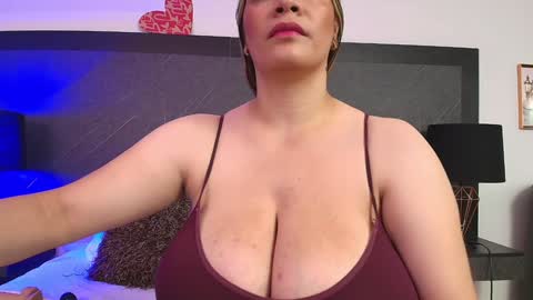 Snapshot of big_tits_in_your_face chatting on January 17, 2025, 8:44 pm Tell me Sophia  online show from January 17, 2025, 8:44 pm