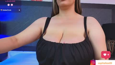 Snapshot of big_tits_in_your_face chatting on March 3, 2025, 8:11 pm Tell me Sophia  online show from March 3, 2025, 8:11 pm