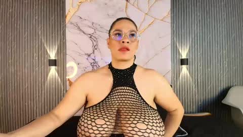 Tell me Sophia  online show from April 17, 2026, 8:34 pm