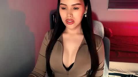 Mia online show from June 8, 2026, 1:11 pm