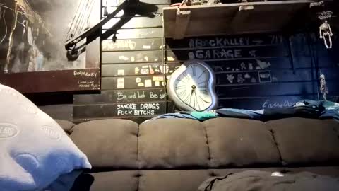 Stevie Snow online show from October 18, 2025, 2:14 am