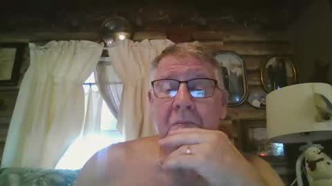 Snapshot of bigbeerdrinker1 chatting on November 18, 2025, 5:06 pm bigbeerdrinker online show from November 18, 2025, 5:06 pm