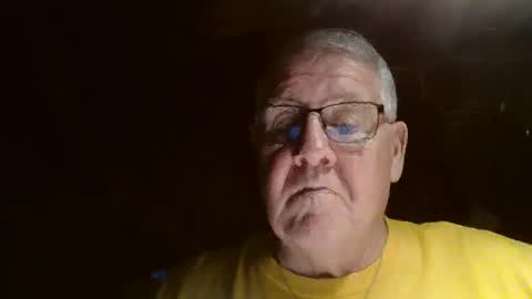 Snapshot of bigbeerdrinker1 chatting on November 30, 2025, 11:42 pm bigbeerdrinker online show from November 30, 2025, 11:42 pm