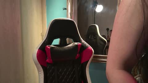 kyra Moor online show from November 1, 2025, 2:02 am