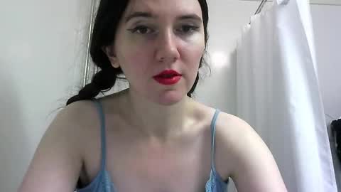 Isabella online show from September 28, 2025, 4:40 am