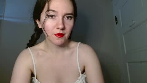 Isabella online show from November 19, 2025, 2:06 pm